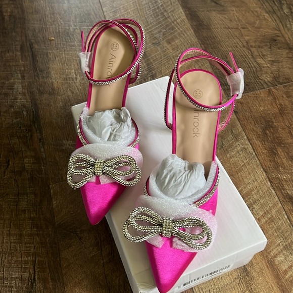 NWT WOMENS ROSE RED HEELS SIZE 5.5 - Picture 2 of 6